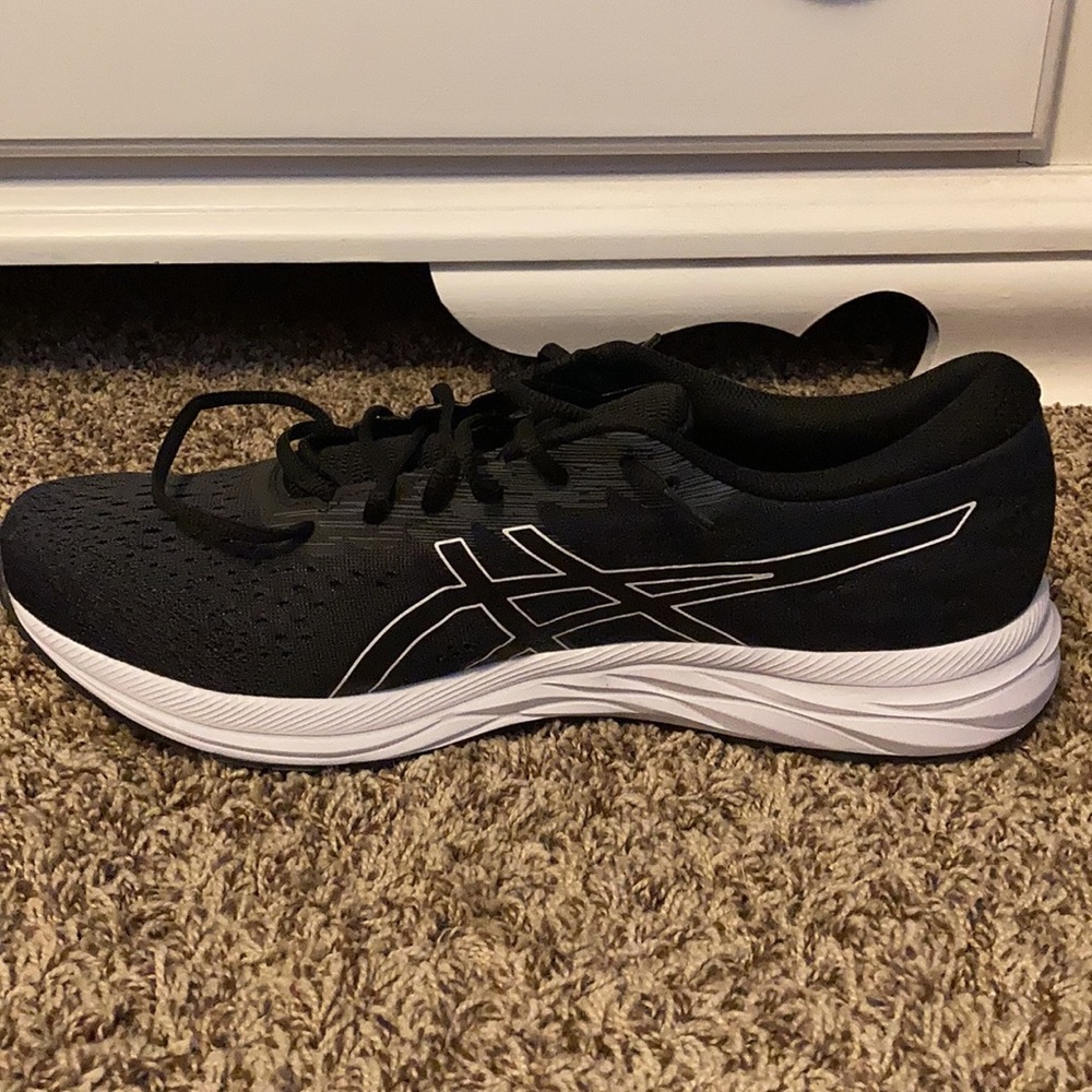 Size 15 men’s ASICS sneakers brand new